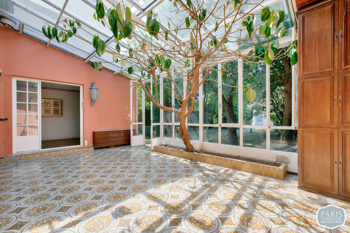 Maison à ISSY-LES-MOULINEAUX