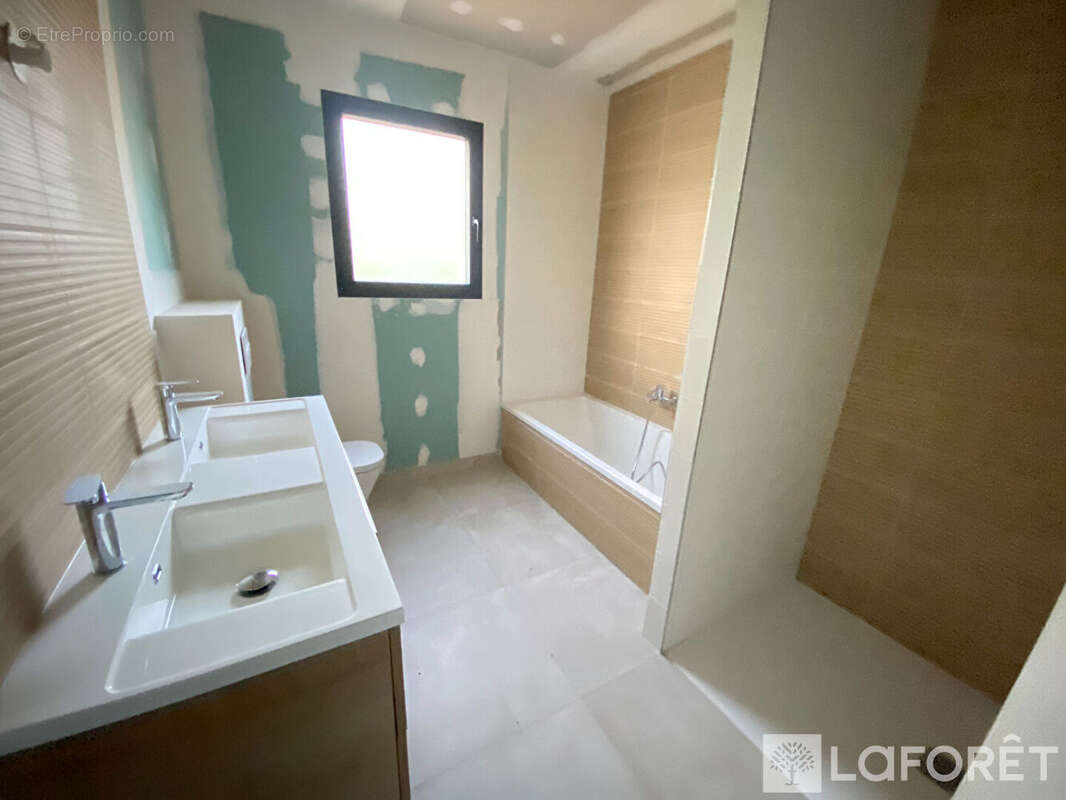 Maison neuve Saint Jean D Illac 6 pièces 133 m² - photo 6