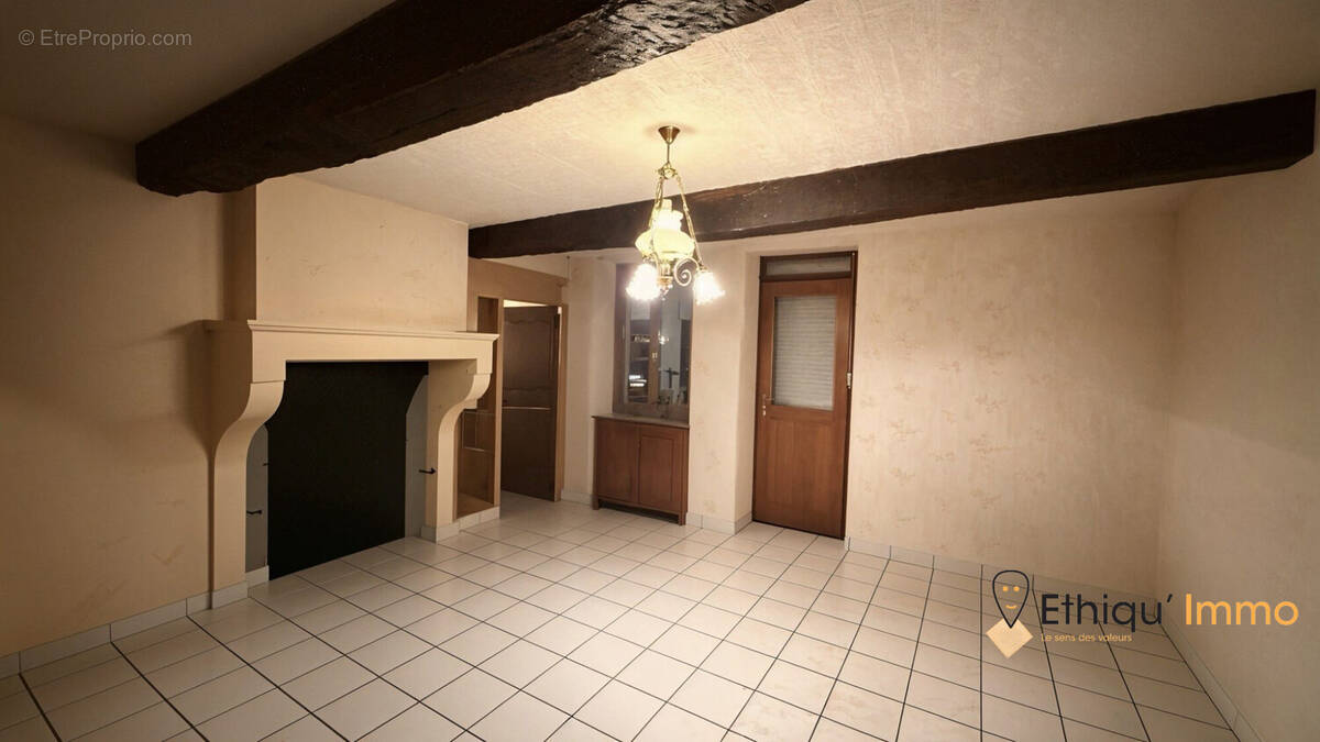 Maison à SOMMEVOIRE