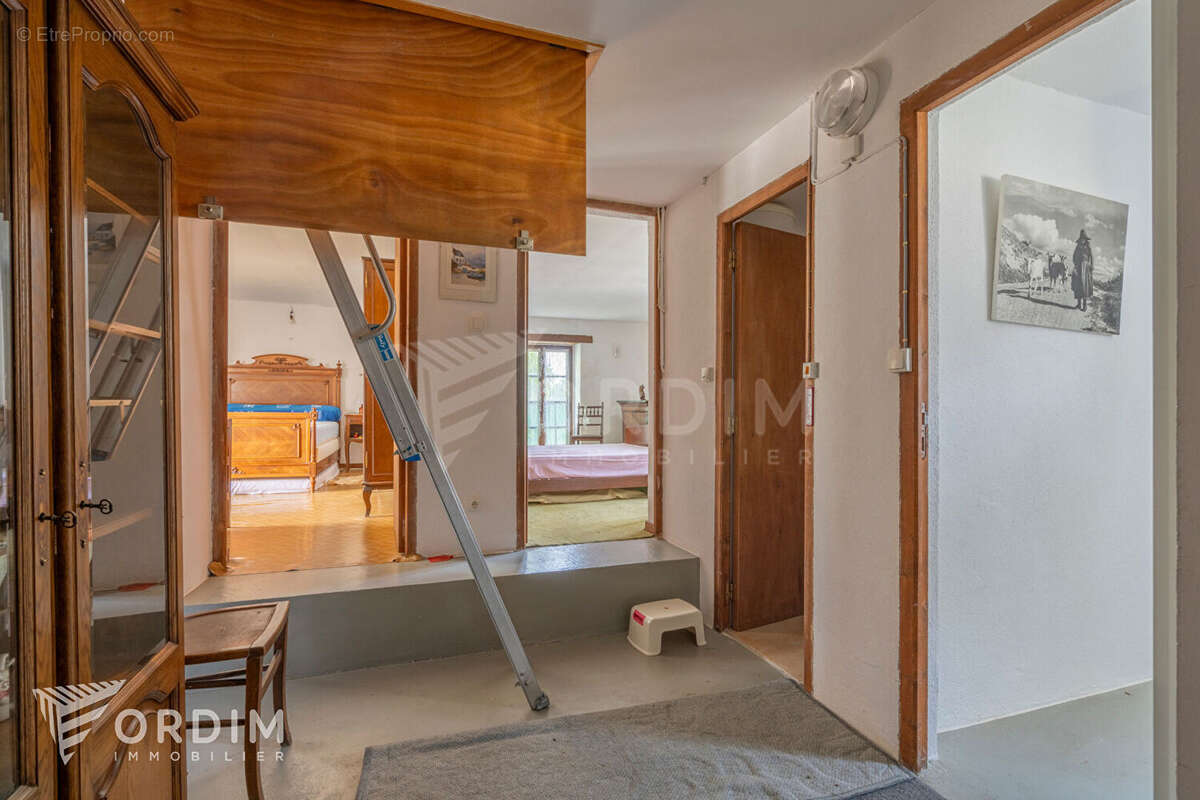 Maison au calme avec terrain agréable, en excellent état - photo 12