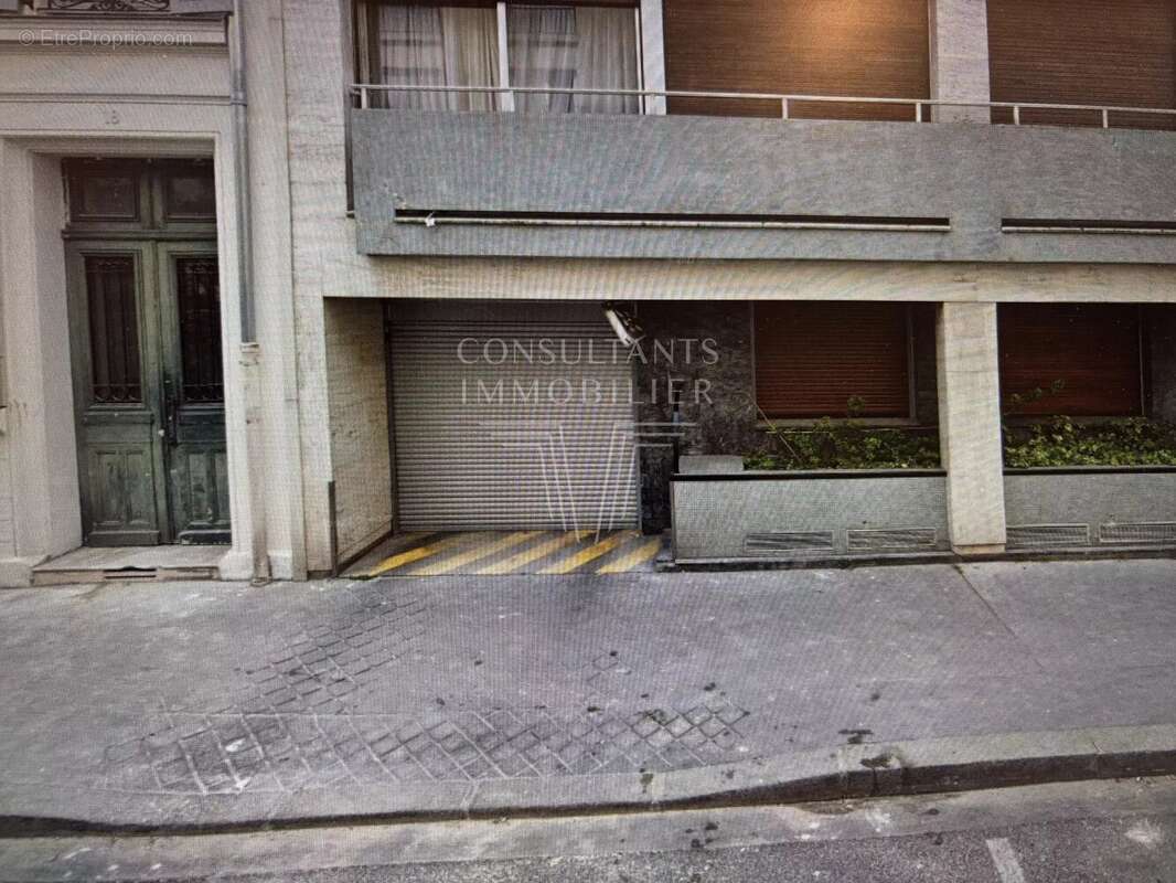 Parking à NEUILLY-SUR-SEINE