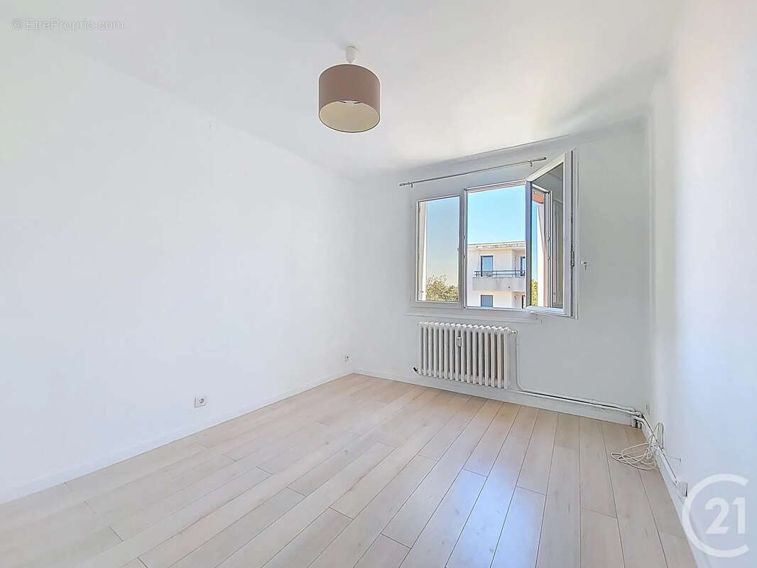 Appartement à VILLENEUVE-LES-AVIGNON