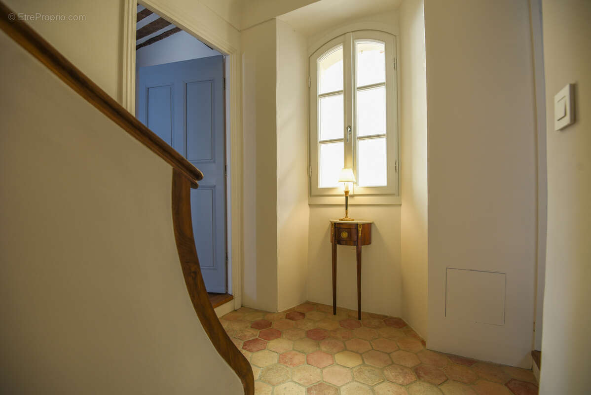 Maison à CHATEAUNEUF-GRASSE