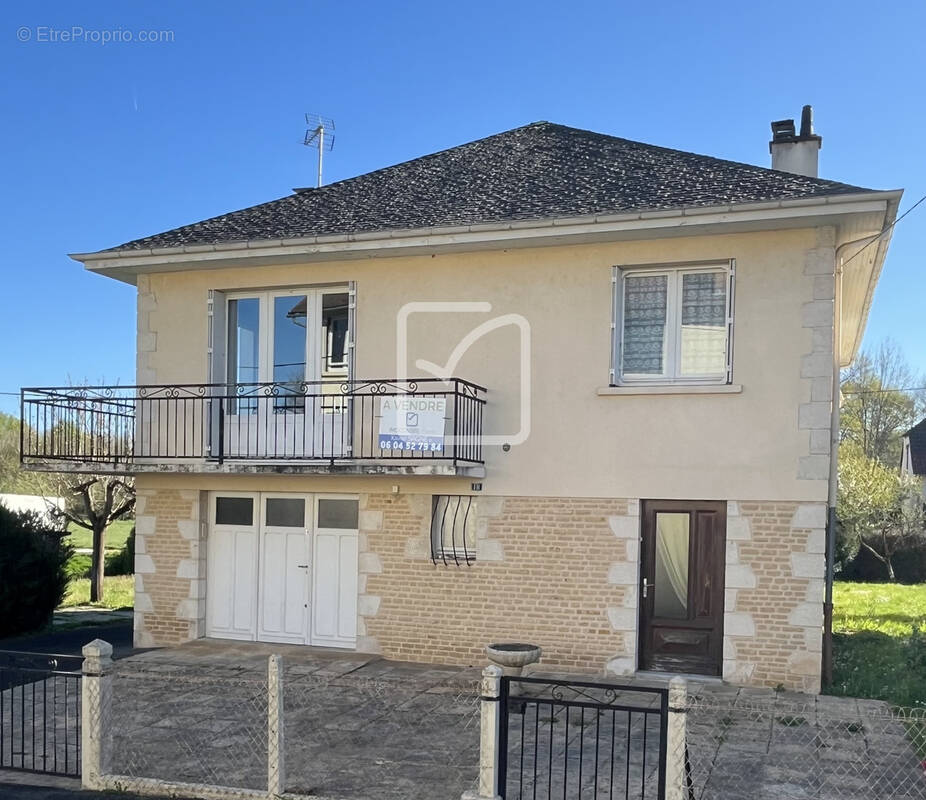 Maison à OBJAT