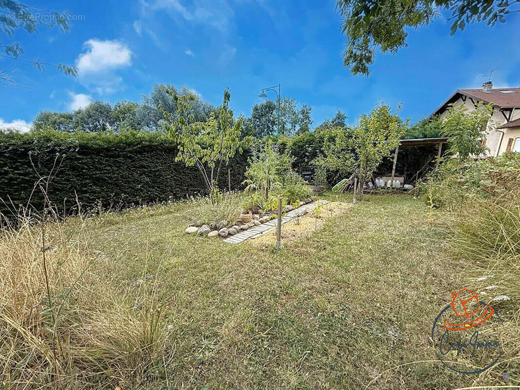 Appartement à ECHENEVEX