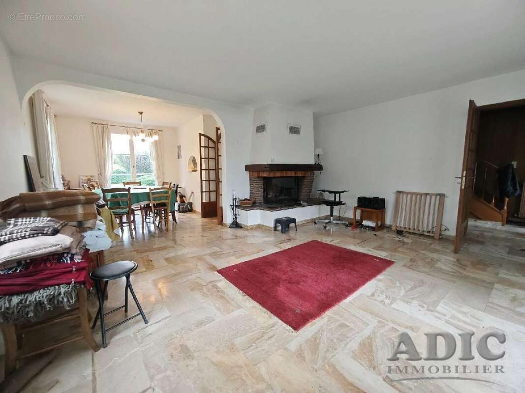 Maison à ERMENONVILLE