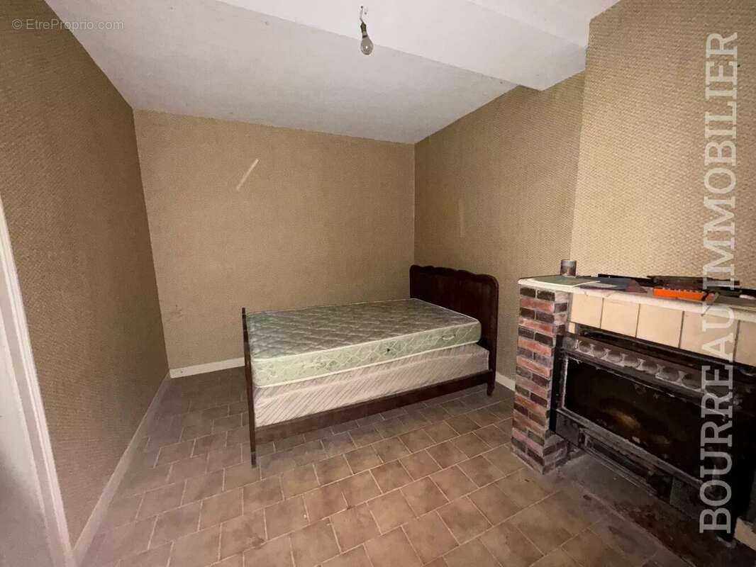 Maison à LA CELLE-SAINT-CYR