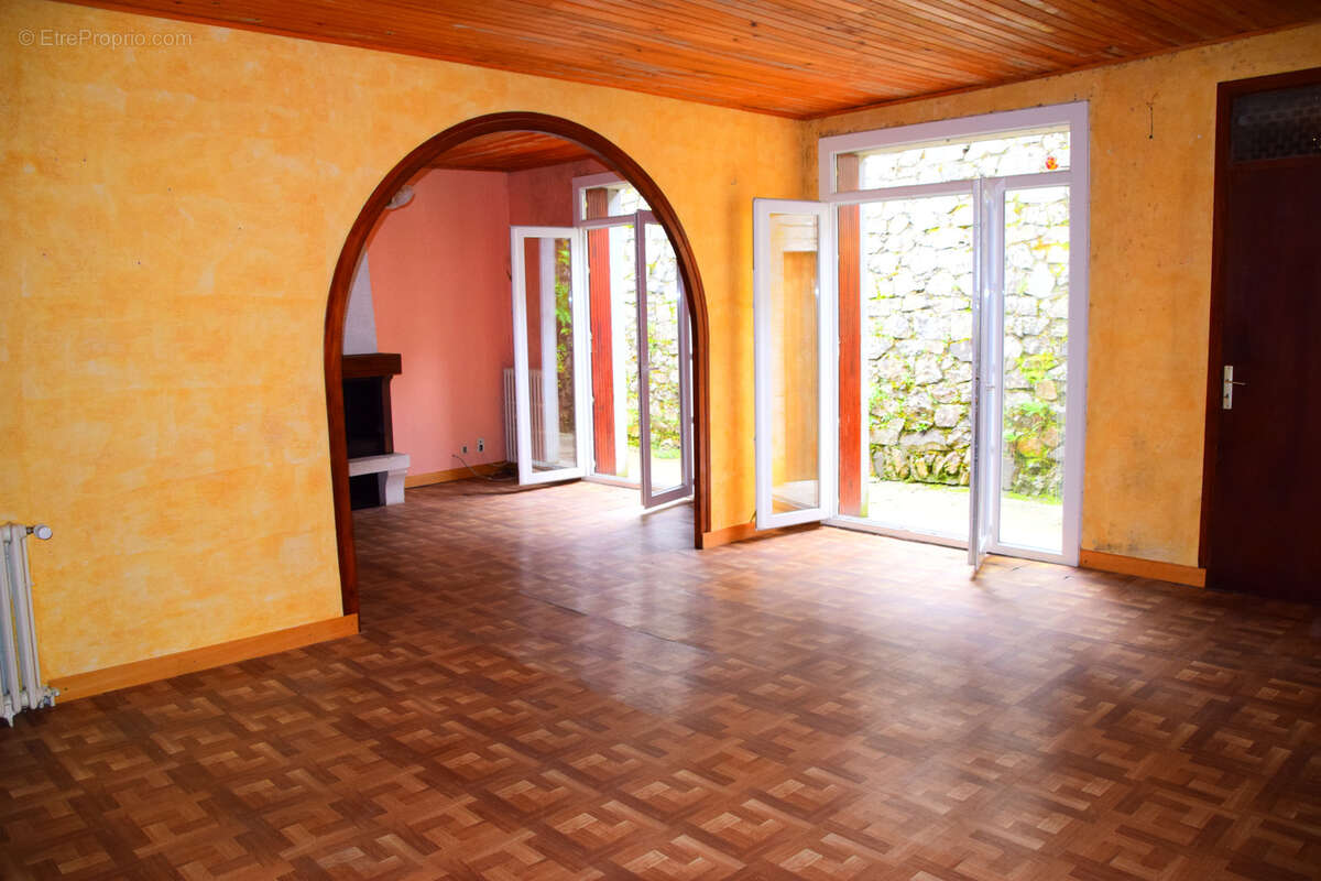 Maison à SAINT-CIRGUES-EN-MONTAGNE