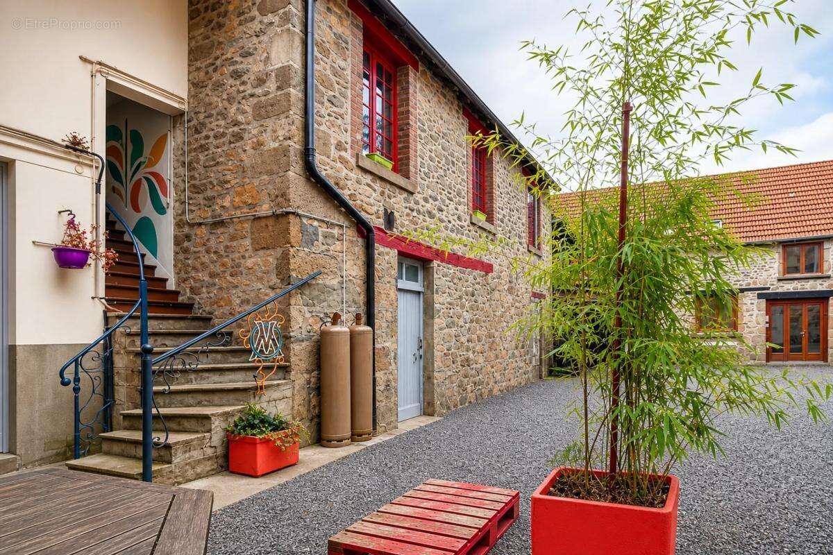 Maison de 270 m² avec double logement à Fursac - photo 13