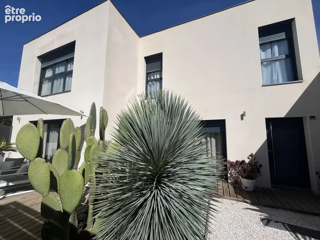 NIMES TOUR MAGNE-EXCLUSIVITE- Maison de ville contemporaine de 107 m2 - photo 1