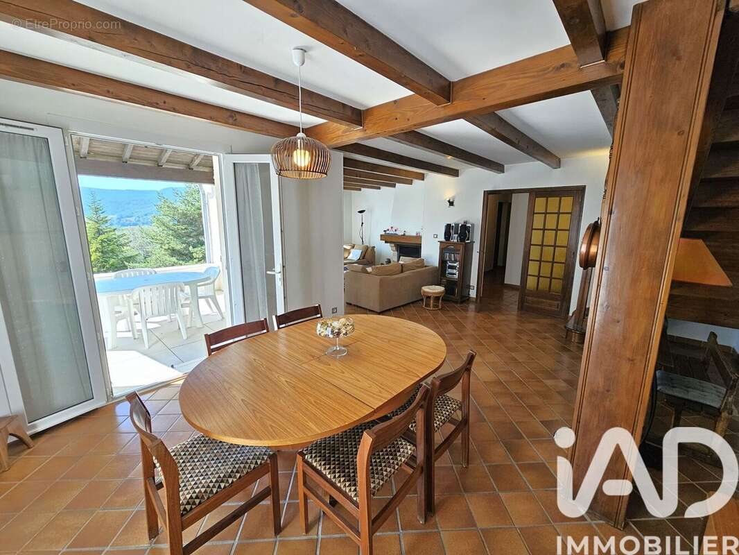 Maison 137 m² à Saint-Vincent-De-Barres  - photo 5