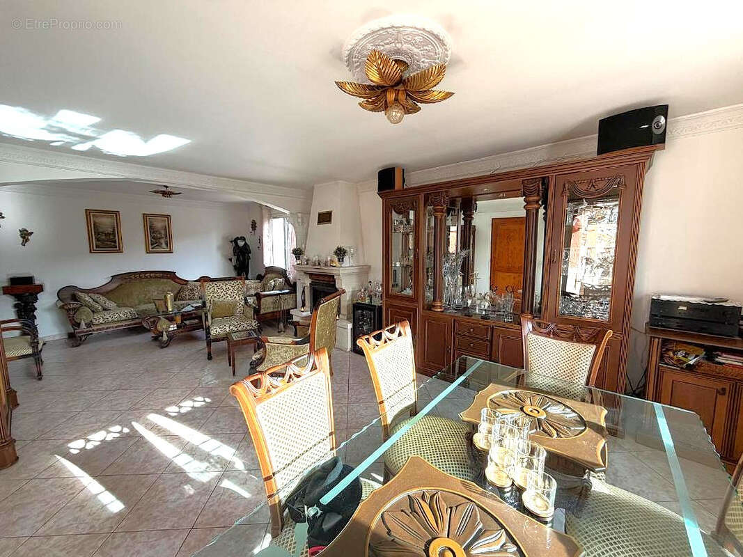 Maison à CHATEAUNEUF-LE-ROUGE