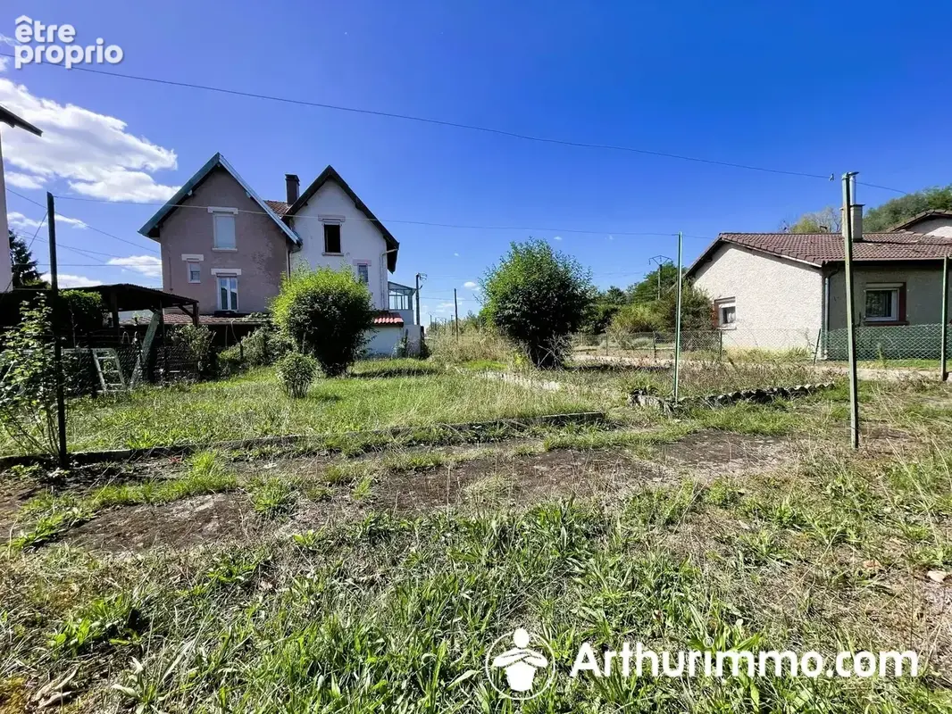 Maison mitoyenne 2 chambres, terrain plat, à rénover ! - photo 4