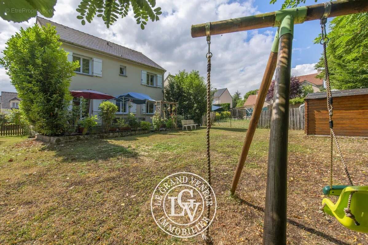 Maison à VENEUX-LES-SABLONS