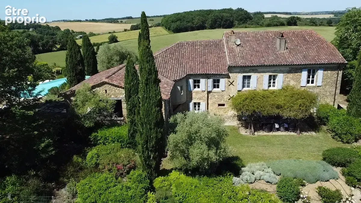 Une somptueuse propriété gasconne, avec une vue imprenable, une piscine à débordement et un court de tennis privé - photo 20