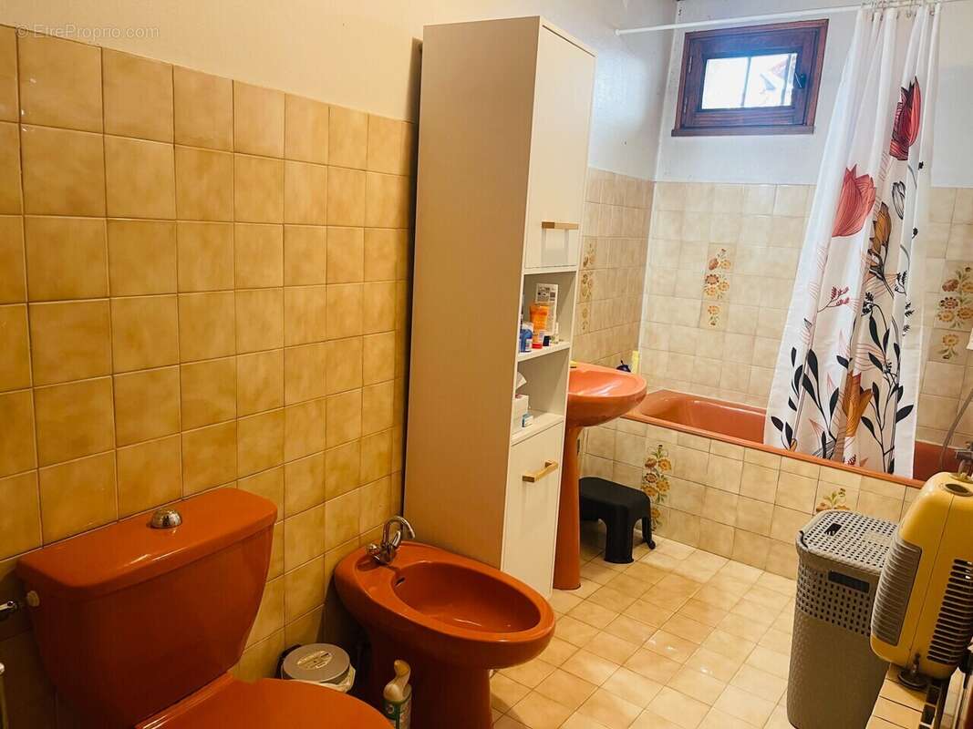 Maison à SAINT-DONAT-SUR-L&#039;HERBASSE