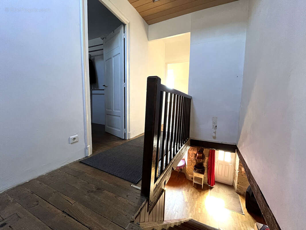 Maison à SAINT-JACQUES-DES-BLATS