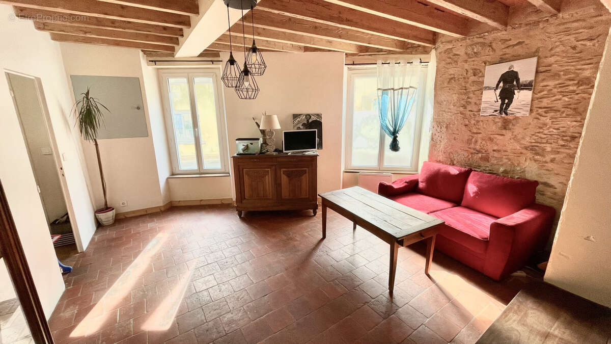 Maison à SAINT-CLEMENT-DE-LA-PLACE