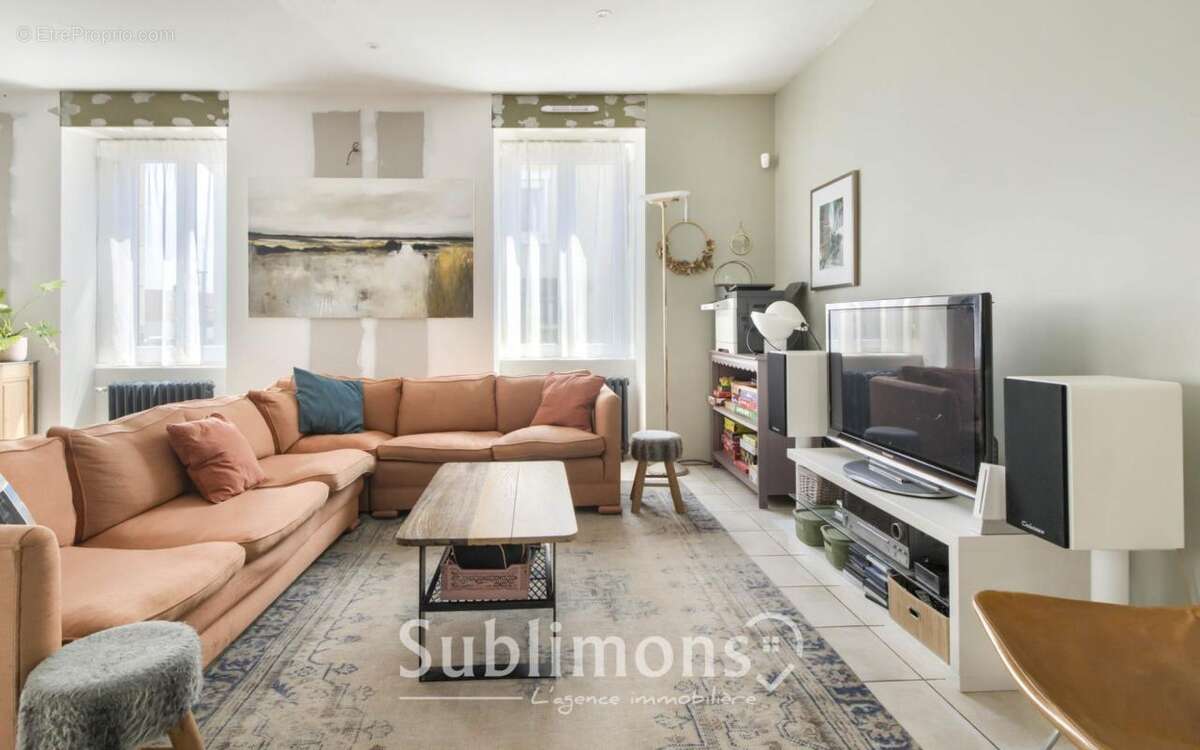 Maison à SAINT-MACAIRE-EN-MAUGES