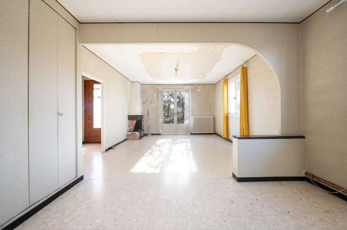  Maison 140 m² + T2 + T3 + Garage – Grand terrain 1 350m² – Saint-Paul-sur-Save - photo 4