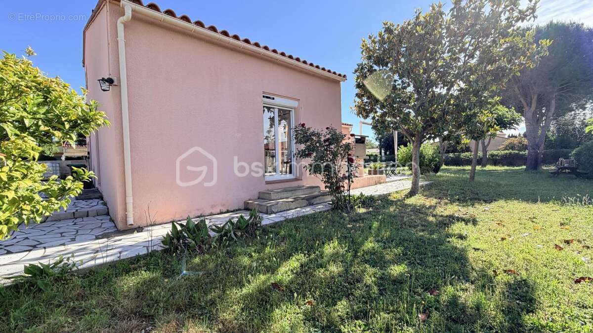 Maison à PEZILLA-LA-RIVIERE