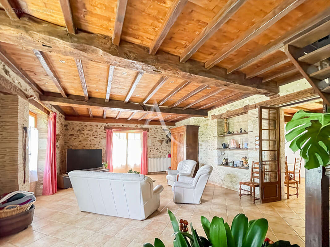 Charmante maison périgourdine avec dépendance, proche de Villeréal - photo 7