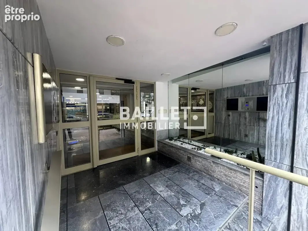 Antibes – bureau de 109 m² à vendre – proche port vauban - photo 3