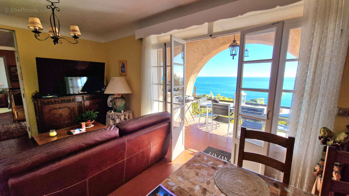 Maison à LES ISSAMBRES