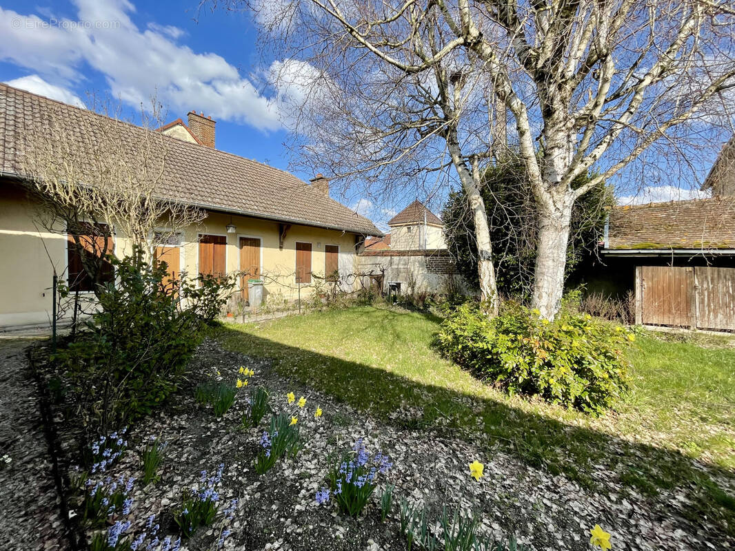 Maison à SAINTE-SAVINE