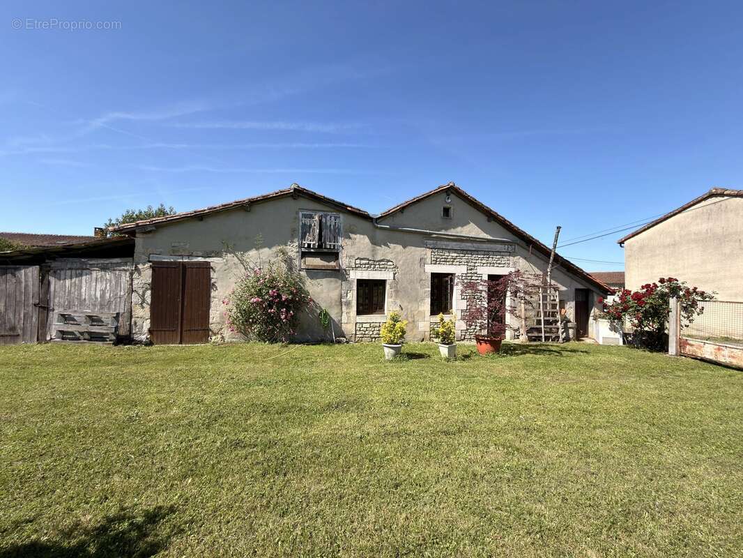 Appartement à TAIZE-AIZIE