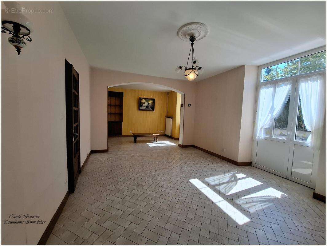 À VENDRE – Maison individuelle 6 pièces avec de beaux volumes et grenier aménageable à Châtenois (88) - photo 2