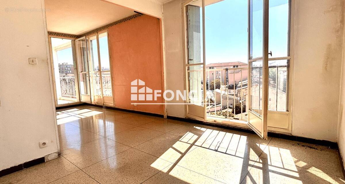 Appartement à MARSEILLE-3E