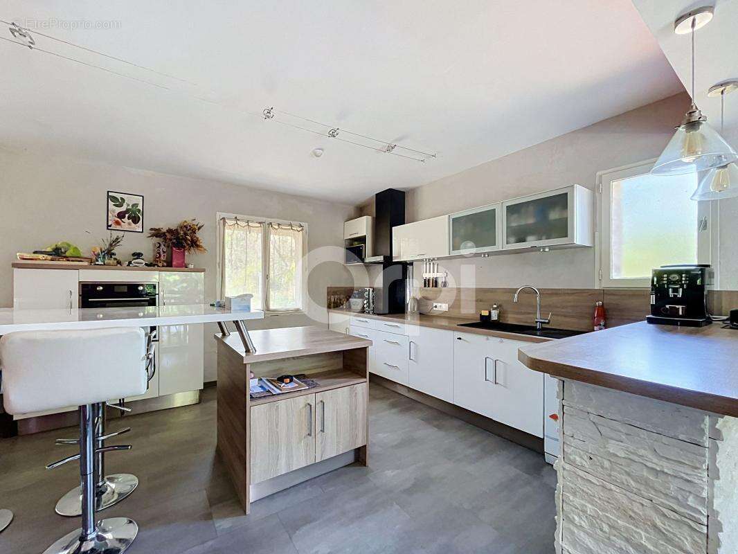 Magnifique maison familiale 230 m² – Terrain 10 500 m² – Favars - photo 6