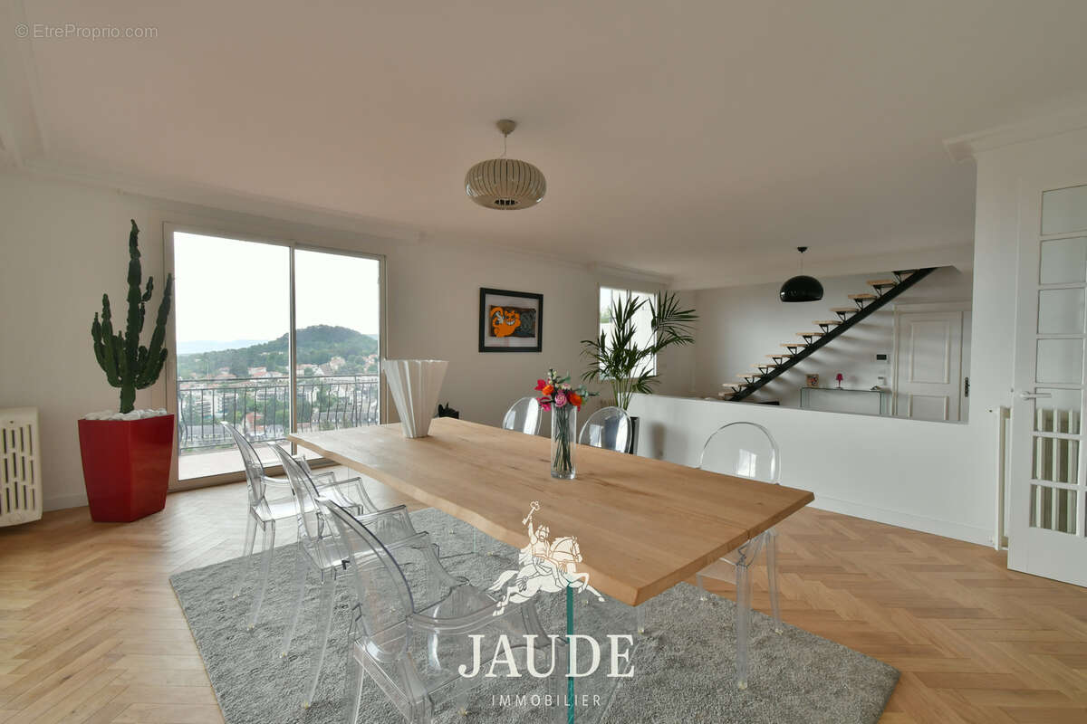 Duplex de 137m2 Carrez (200m2 au sol) avec TERRASSE (61m2) Vue PANORAMIQUE + Garage + jardin privatif - photo 3