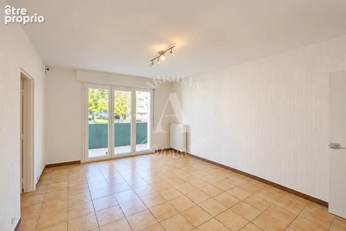 Appartement 3 pièces 69 m² à vendre à Ferney-Voltaire (01210) - photo 2