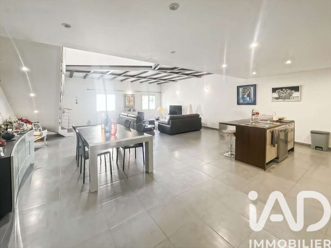 Photo 4 - Maison à LA FARE-LES-OLIVIERS