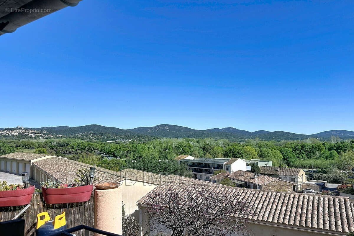 Appartement à COGOLIN