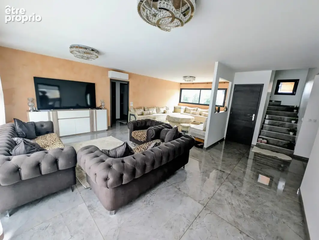 Maison contemporaine 240 m2 avec piscine, T2 indépendant et garage - photo 2