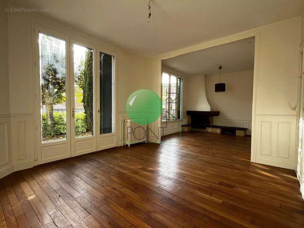 Maison à VERT-LE-GRAND