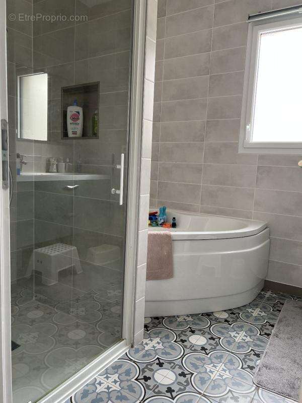 Maison 130 m² à Saint-Jean-De-La-Ruelle  - photo 6