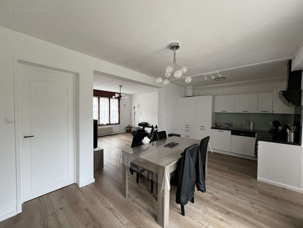 Maison à LA CHAPELLE-D'ARMENTIERES