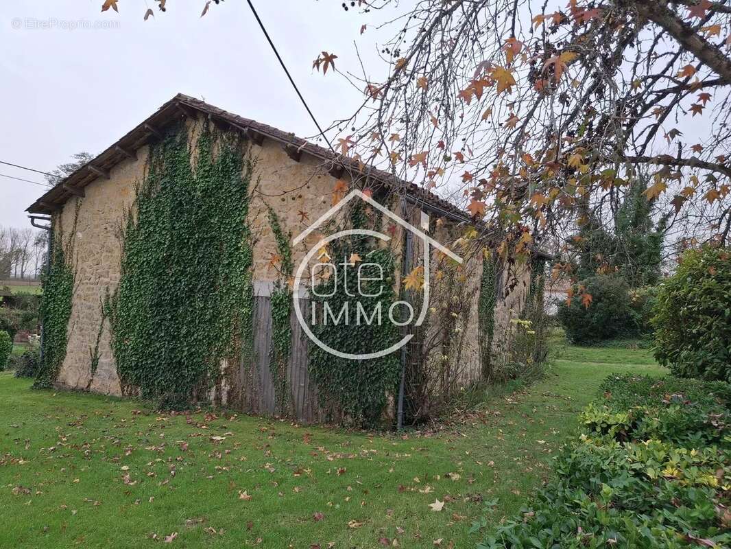 SAINT GERMAIN ET MONS : Belle propriété comprenant habitation principale, un séchoir à tabac, une grange et une longère - photo 17