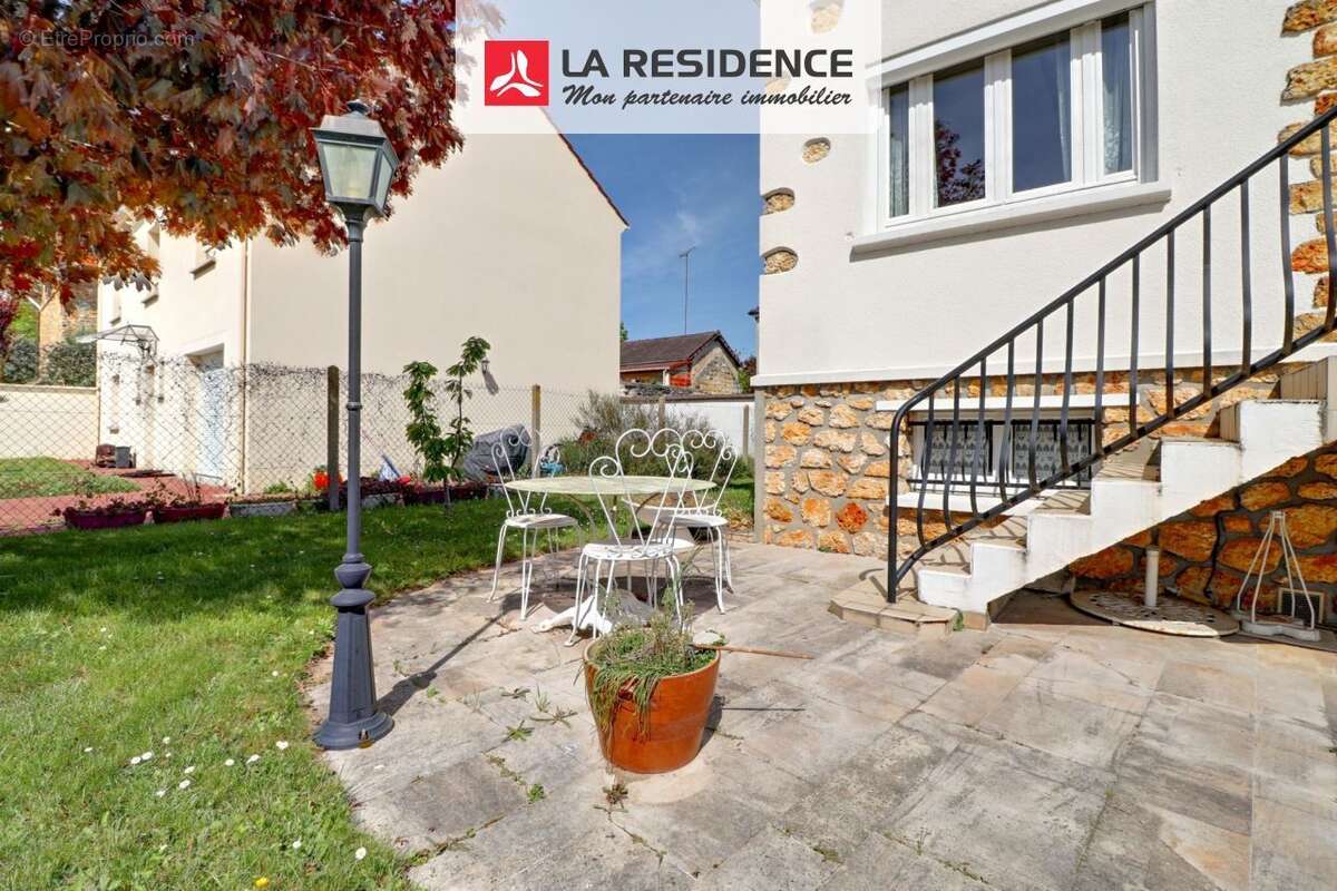 Maison à MAURECOURT