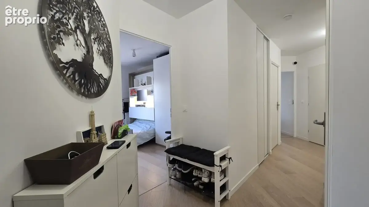 4/5  pieces avec terrasse - 3 chambres - vue degagee sans vis a vis - a proximite de tout. - photo 3