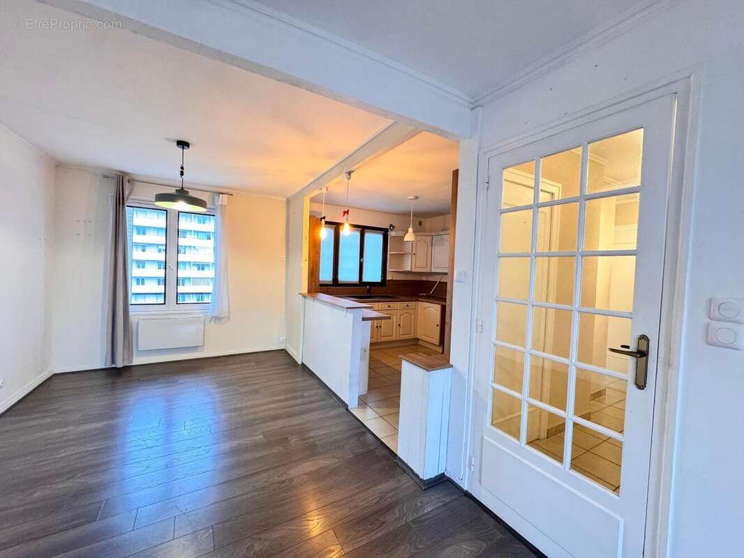   - Appartement à VILLEURBANNE