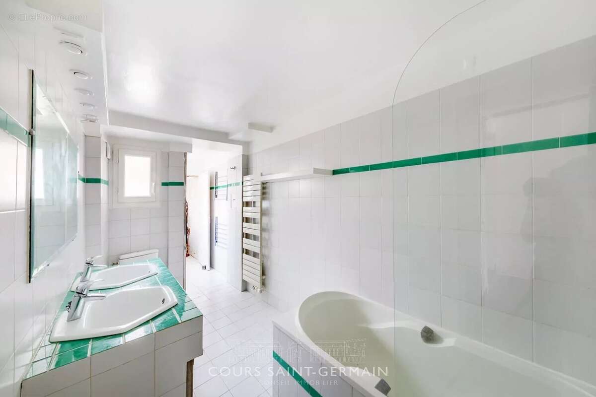 Appartement à PARIS-2E