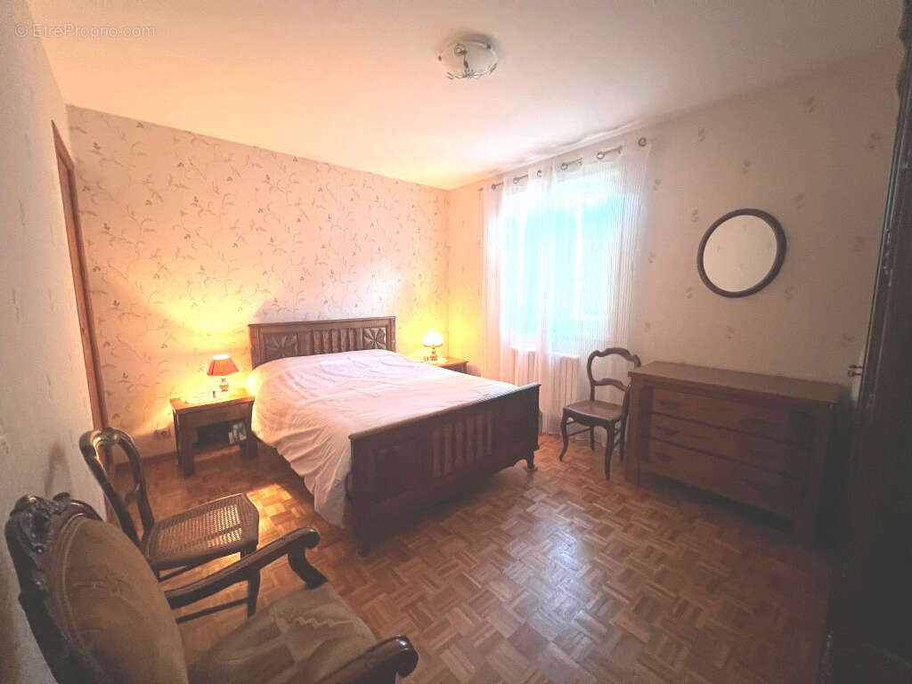 Maison à PARON