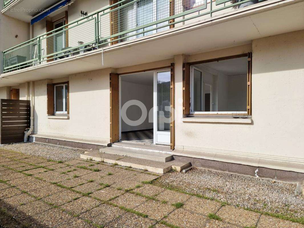ALÈS – Appartement 4 pièces avec extérieur – 86 m² – Idéal retraités ou famille - photo 4