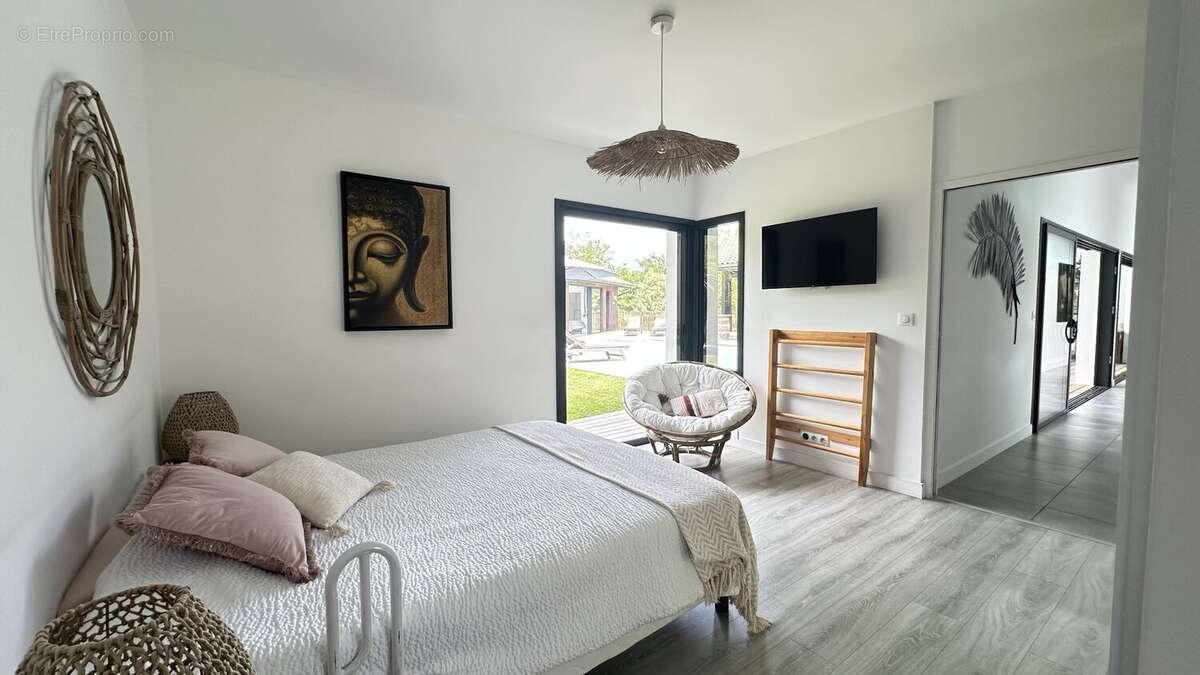 Villa d'architecte de type t8 de 220 m2 dont un appartement de 46 m2 avec piscine - photo 12