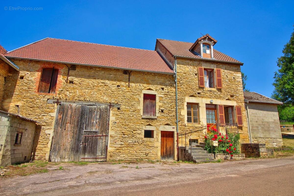 Maison à MASSINGY-LES-VITTEAUX